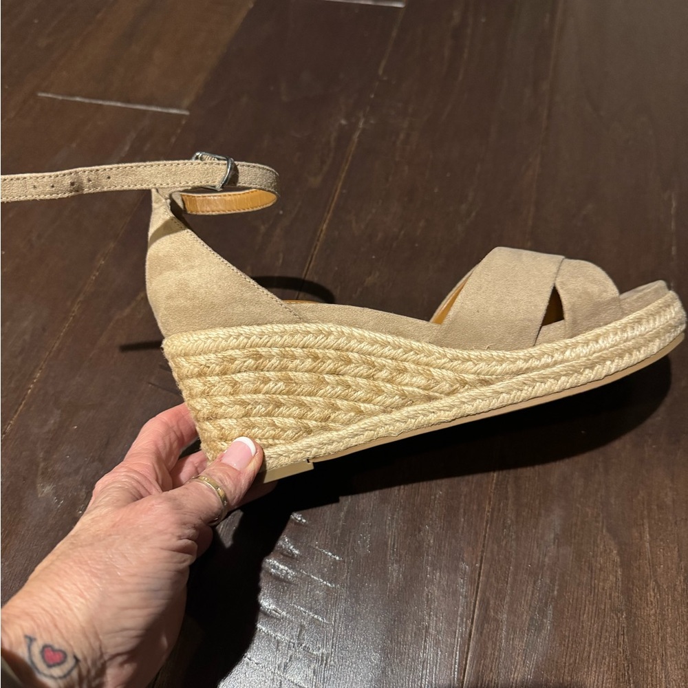 Thea Women's Tan Wedge Sandals size 7 NEW - Picture 3 of 9